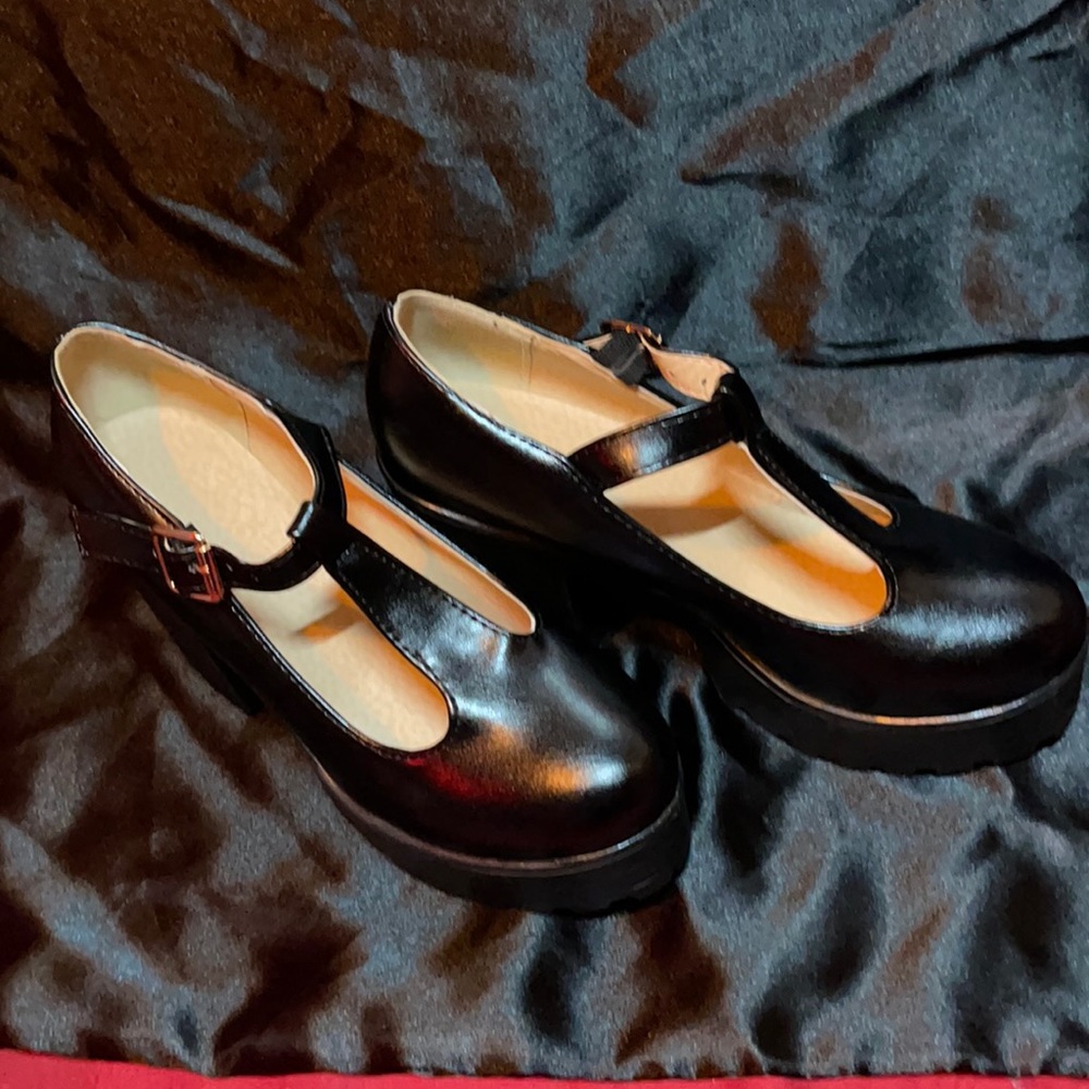 T-strap chunky heel mary janes